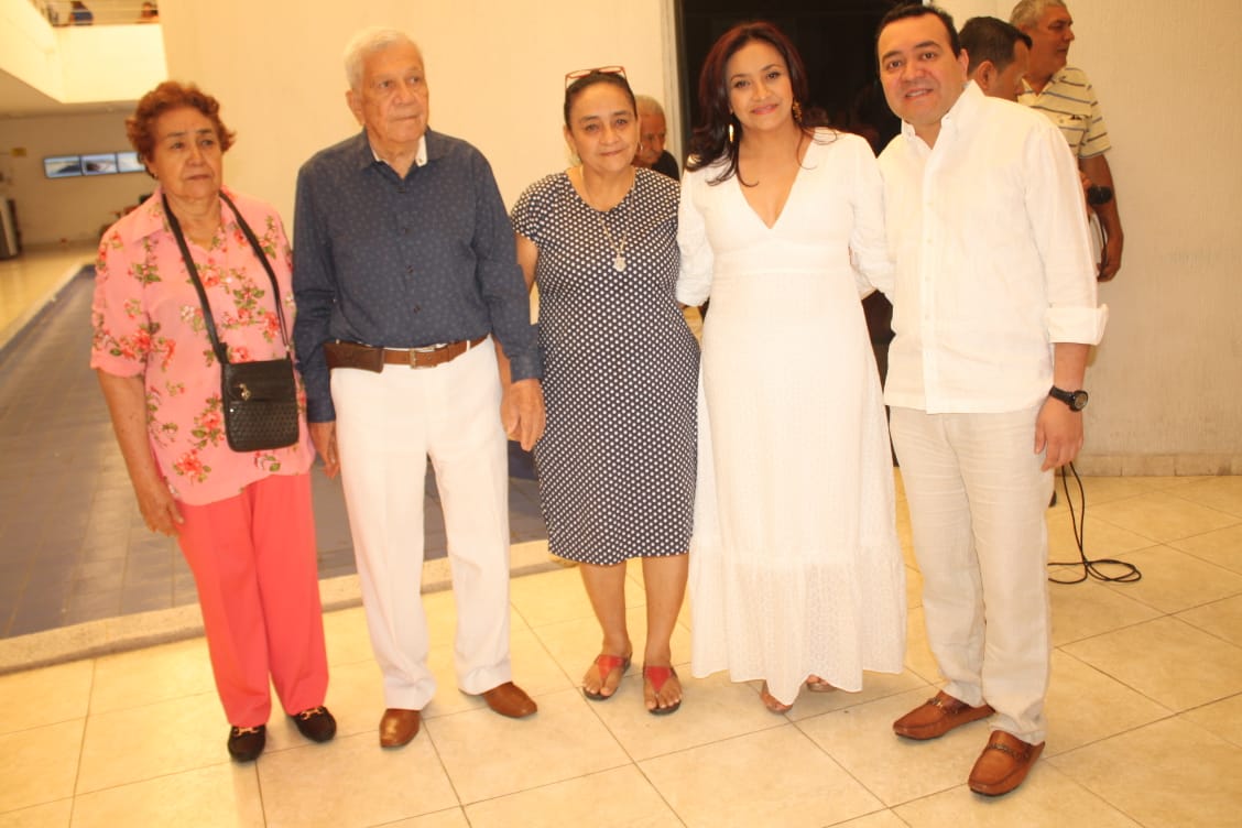 Alicia Losada de Guzmán, Célico Guzmán Serrano, Flor Alba Firigua Bastidas, Elín Marcela Narváez Firigua y Célico Guzmán Losada Alicia Losada de Guzmán, Célico Guzmán Serrano, Flor Alba Firigua Bastidas, Elín Marcela Narváez Firigua y Célico Guzmán Losada